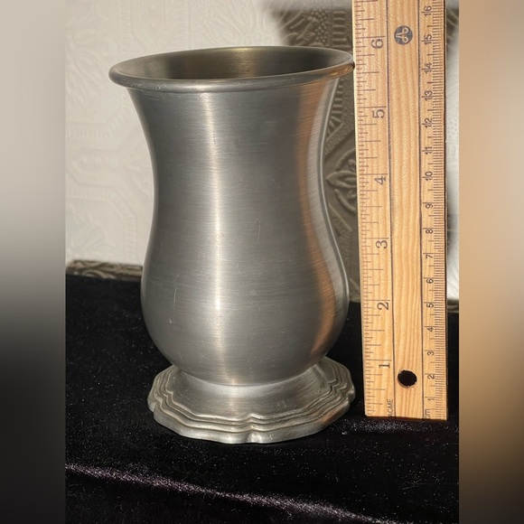 Queen Anne Colonial Casting Co Pewter Vase - Picture 7 of 11